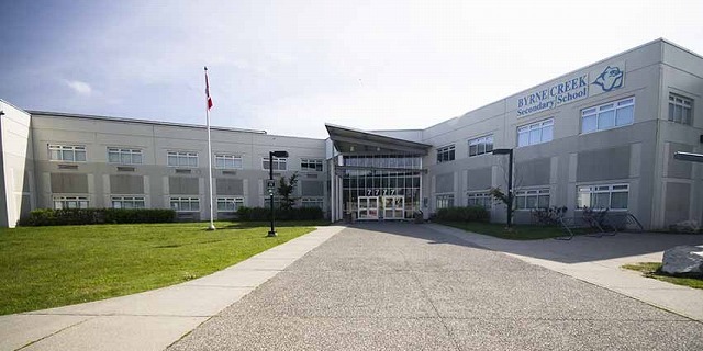 バーン・クリーク・セカンダリー・スクール　Byrne Creek Secondary School