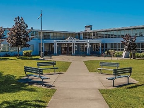 マウント・ダグラス・セカンダリー・スクール（Mount Douglas Secondary School）