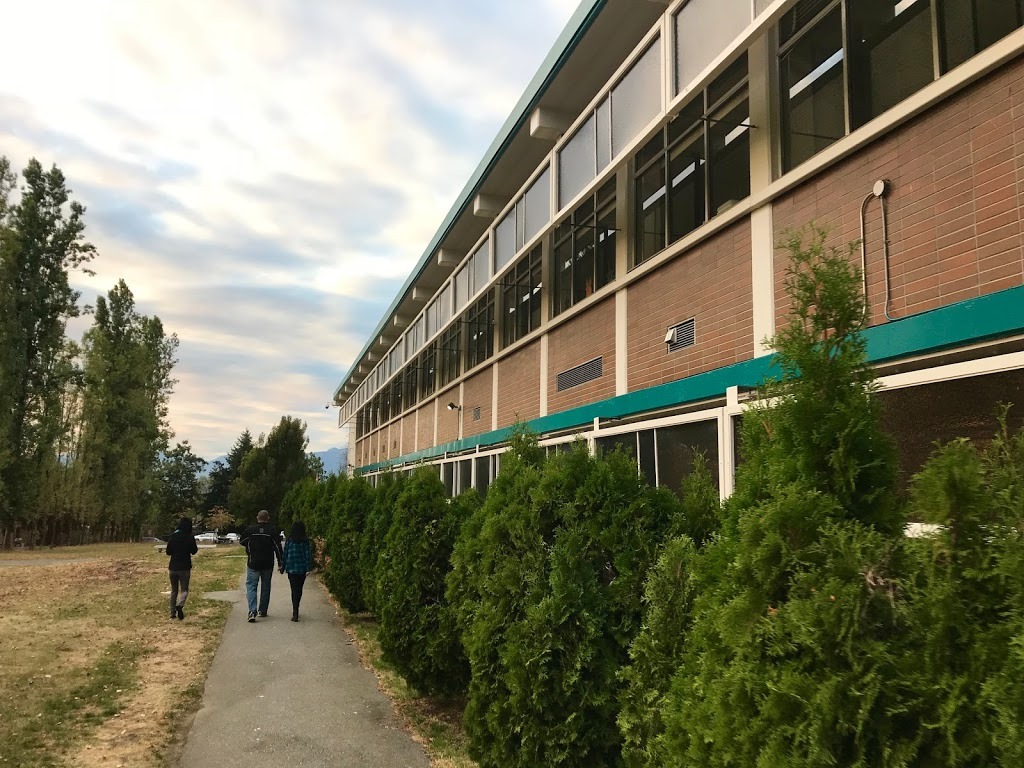 カナダ高校留学 バンクーバー 公立高校 Cariboo Hill Secondary School