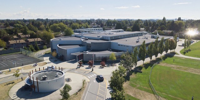 スティーブストン・ロンドン・セカンダリー・スクール Steveston-London Secondary School